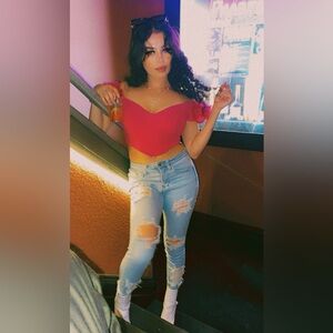 Meet your Posher, Nia